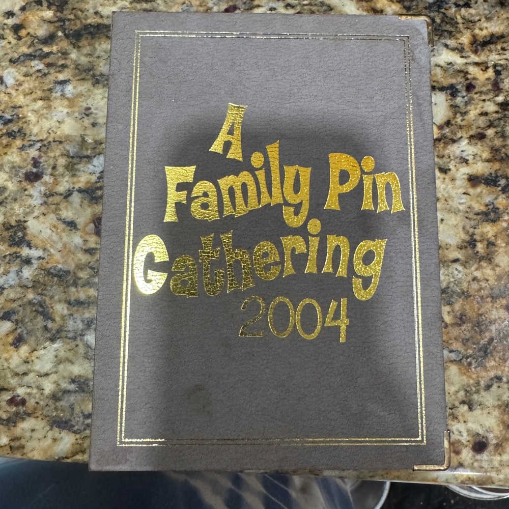 Disney A Family Pin Gathering 2004 Epcot Limited Edition 1250 Box Set 5 Pins - Picture 2 of 10
